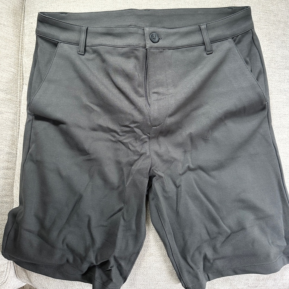 True Classic Carbon Comfort Chino 9”